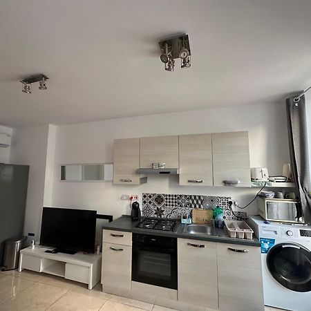 One Bedroom Appartment With Terrace In スリーマ エクステリア 写真